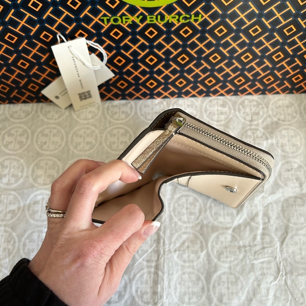 Tory Burch Emerson Metallic Mini Wallet White Gold Silver - Picture 5 of 7